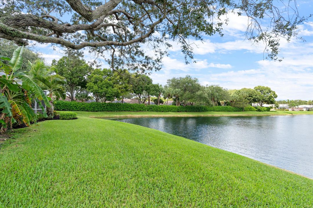 合同活跃: $395,000 (2 贝兹, 2 浴室, 1152 平方英尺)