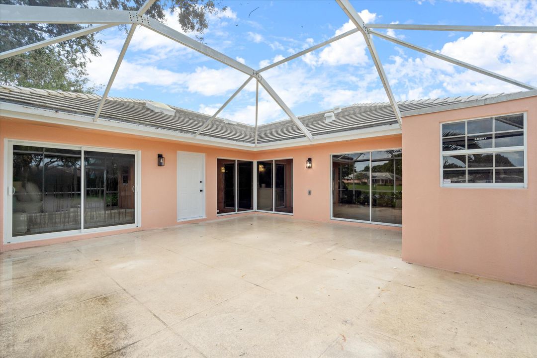 合同活跃: $395,000 (2 贝兹, 2 浴室, 1152 平方英尺)