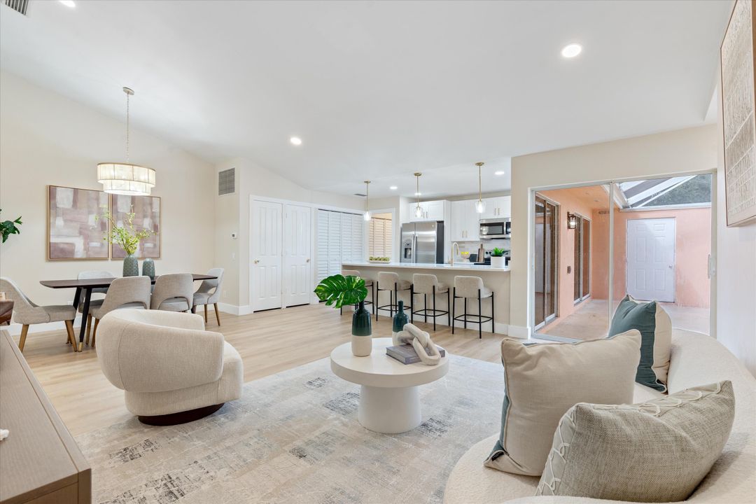 合同活跃: $395,000 (2 贝兹, 2 浴室, 1152 平方英尺)