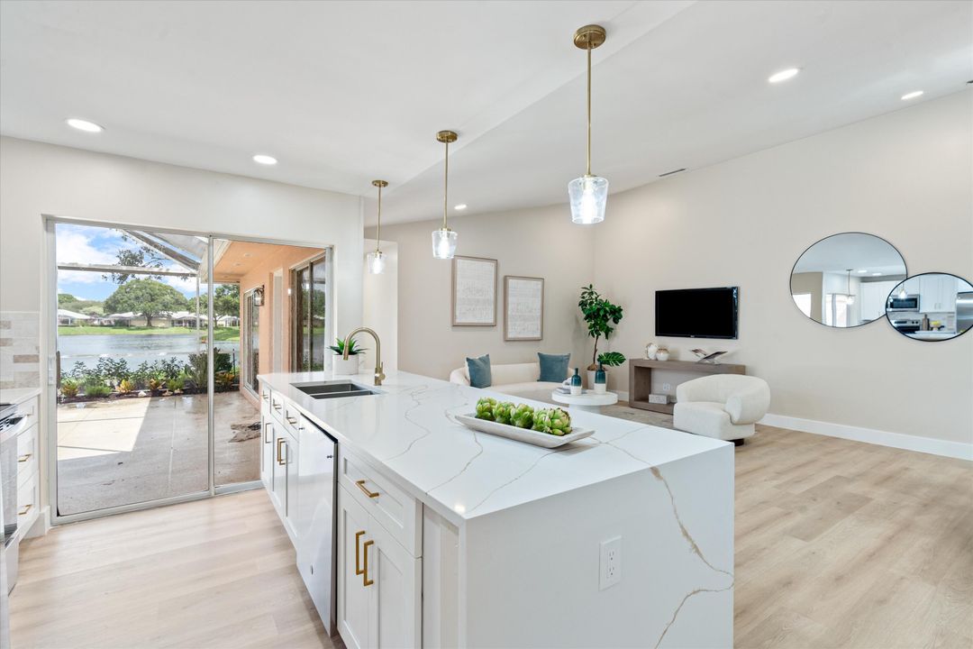 合同活跃: $395,000 (2 贝兹, 2 浴室, 1152 平方英尺)