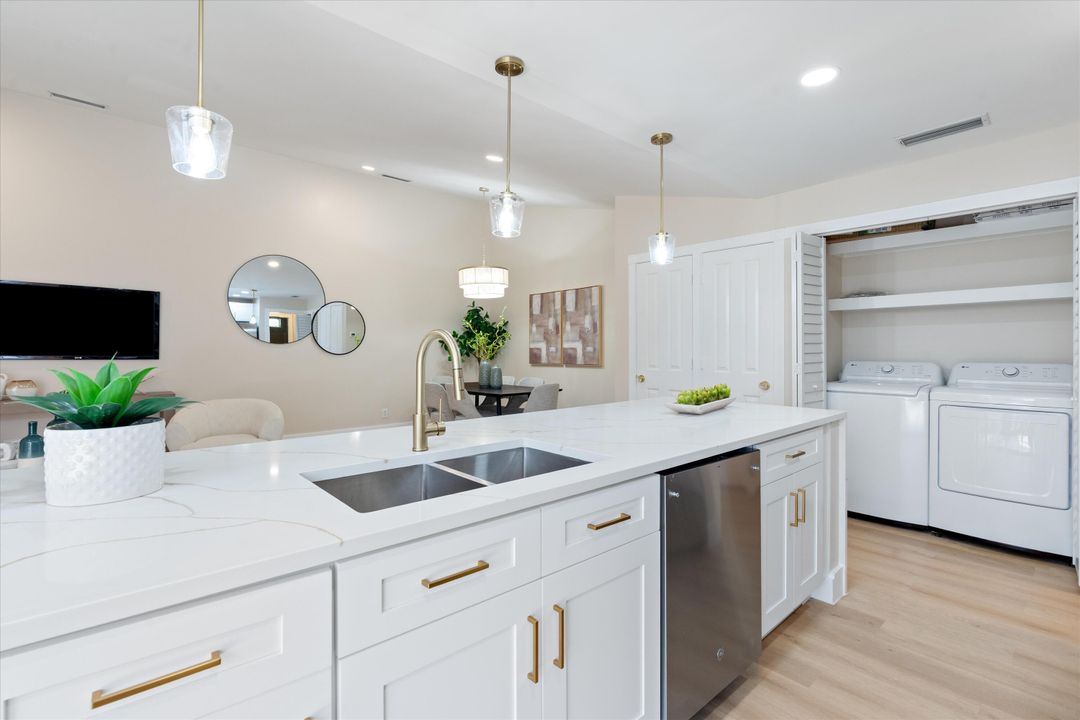 合同活跃: $395,000 (2 贝兹, 2 浴室, 1152 平方英尺)