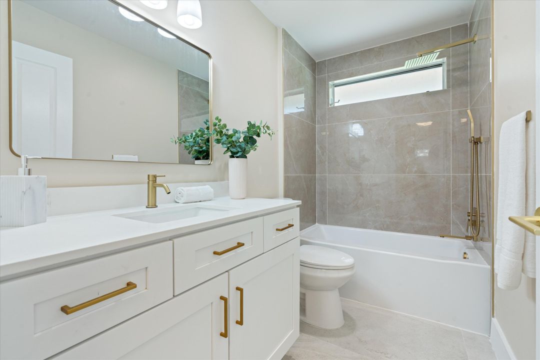 合同活跃: $395,000 (2 贝兹, 2 浴室, 1152 平方英尺)