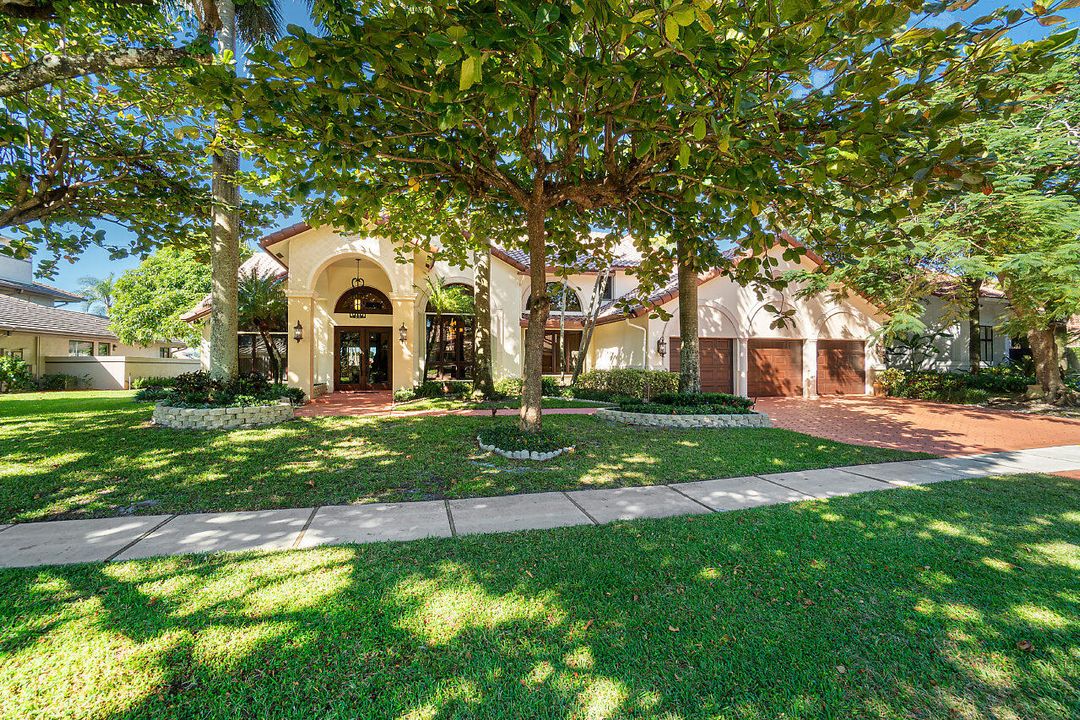 For Rent: $12,500 (5 beds, 4 baths, 4844 Square Feet)