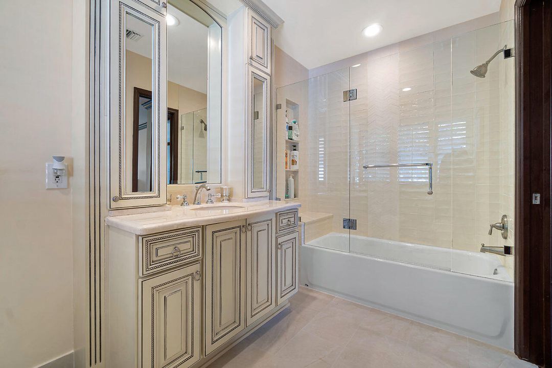 For Rent: $12,500 (5 beds, 4 baths, 4844 Square Feet)