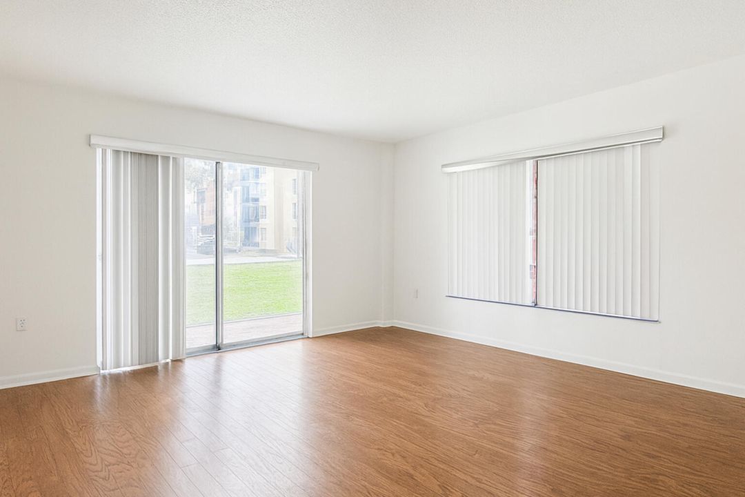 待售: $68,000 (2 贝兹, 2 浴室, 1120 平方英尺)