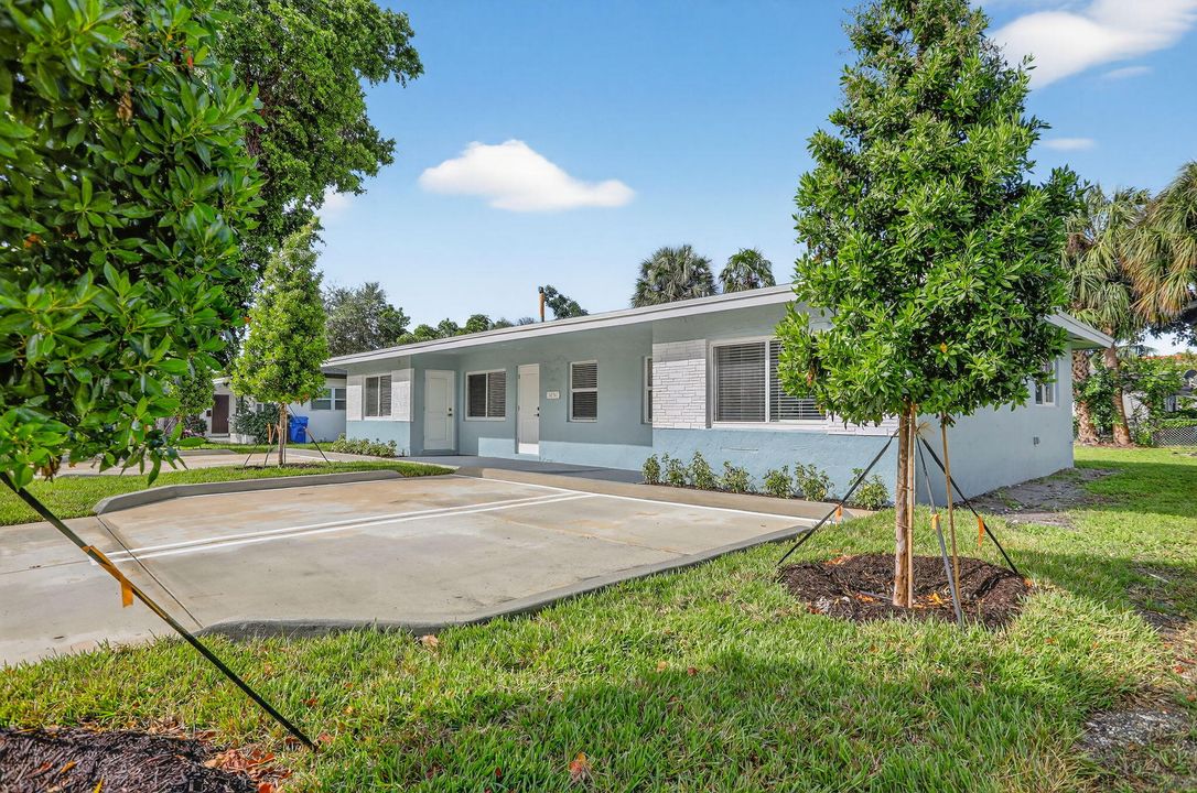 Active With Contract: $1,800 (1 beds, 1 baths, 500 Square Feet)