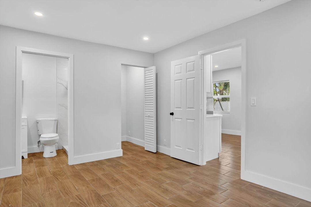 Active With Contract: $1,800 (1 beds, 1 baths, 500 Square Feet)