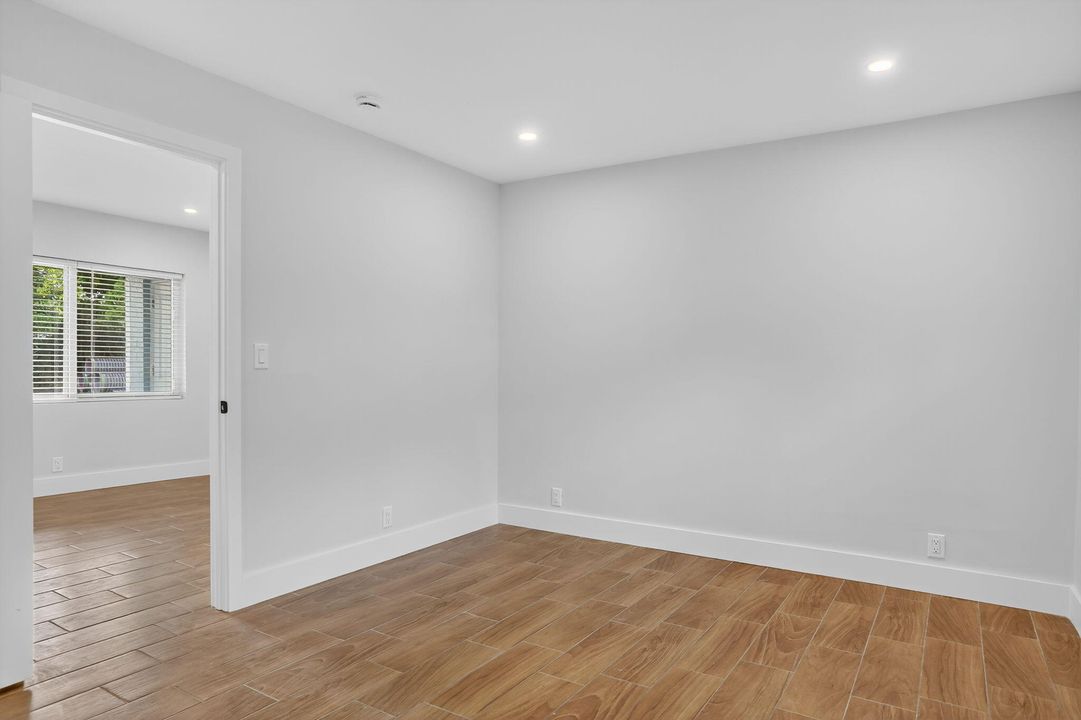 Active With Contract: $1,800 (1 beds, 1 baths, 500 Square Feet)