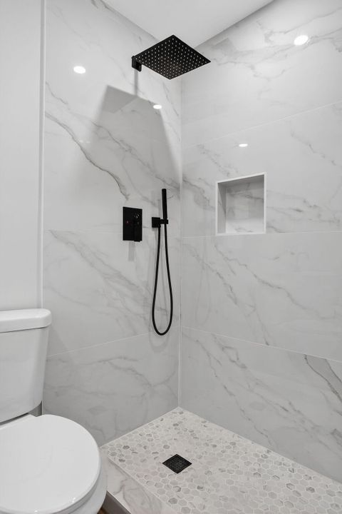 Active With Contract: $1,800 (1 beds, 1 baths, 500 Square Feet)