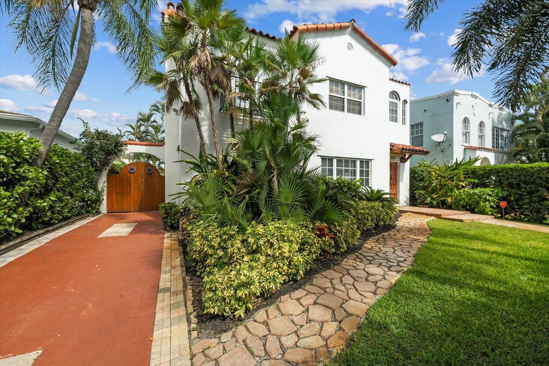 В аренду: $21,900 (5 спален, 3 ванн, 2782 Квадратных фут)