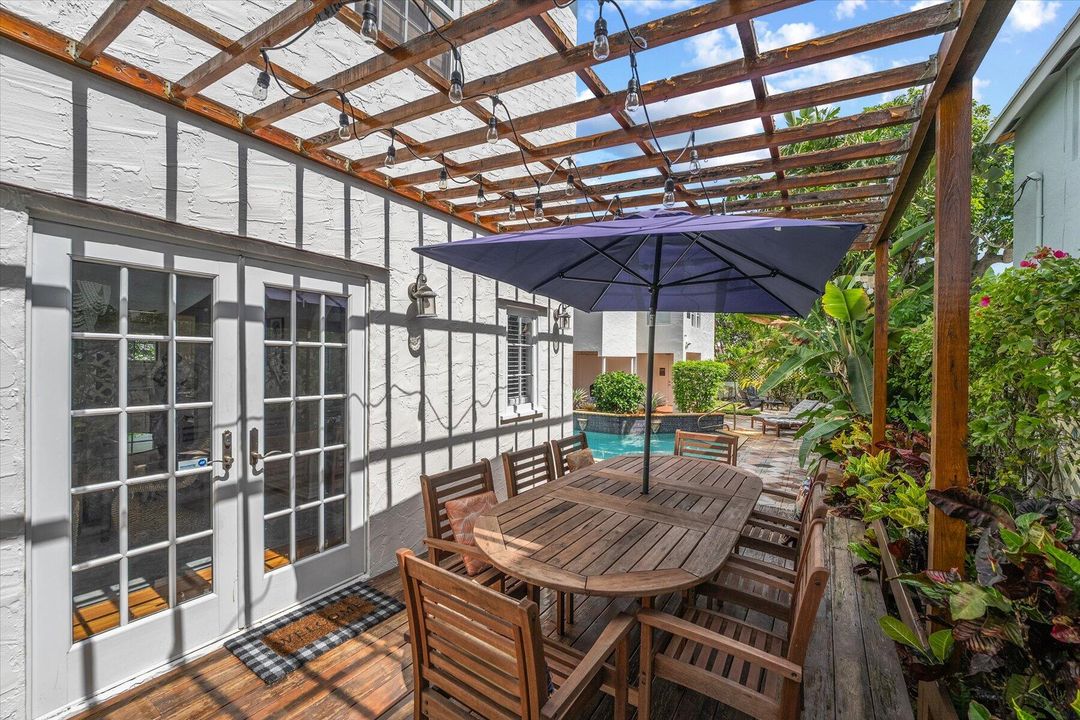 В аренду: $21,900 (5 спален, 3 ванн, 2782 Квадратных фут)