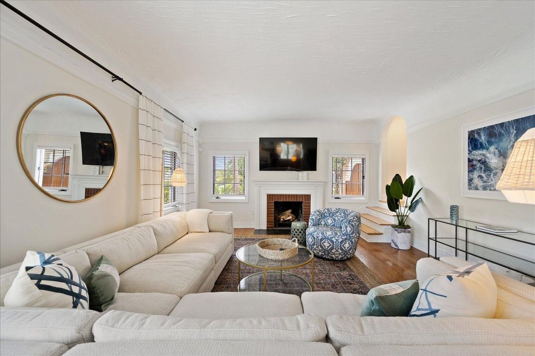 В аренду: $21,900 (5 спален, 3 ванн, 2782 Квадратных фут)