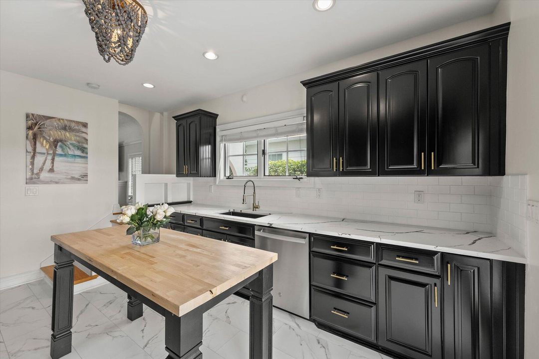 В аренду: $21,900 (5 спален, 3 ванн, 2782 Квадратных фут)