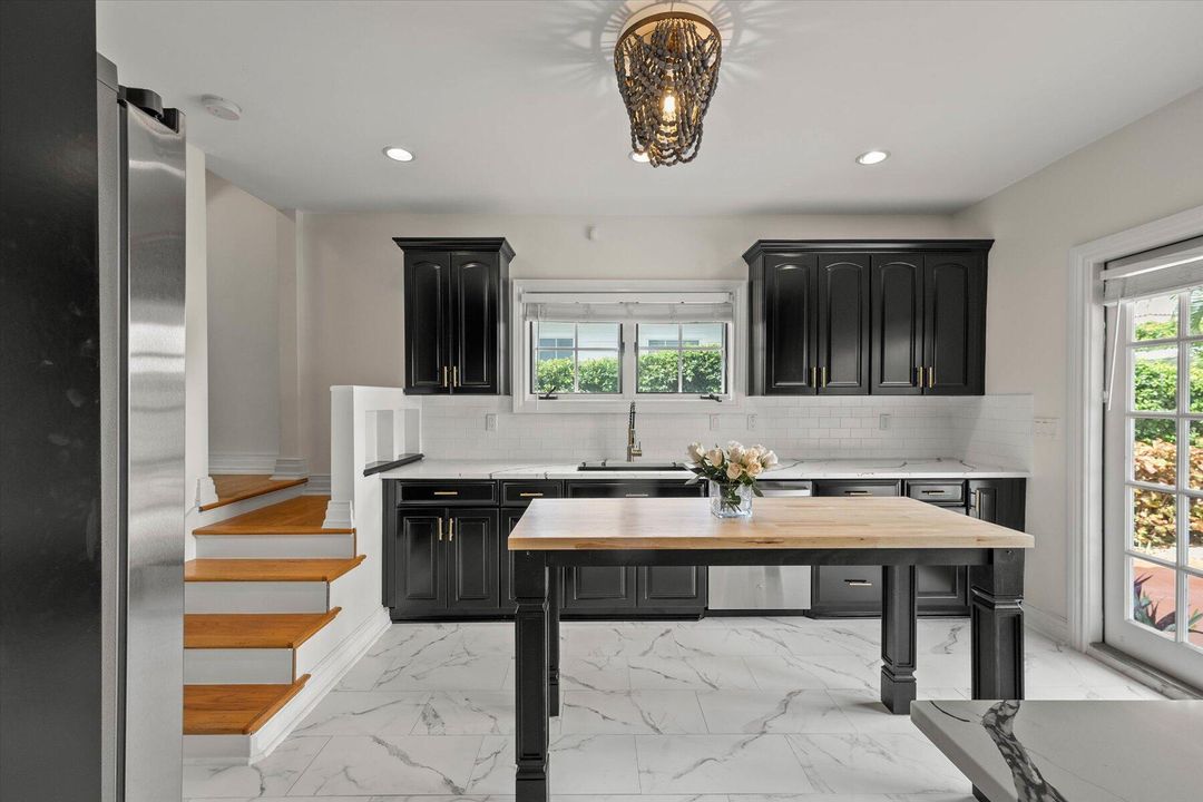 В аренду: $21,900 (5 спален, 3 ванн, 2782 Квадратных фут)