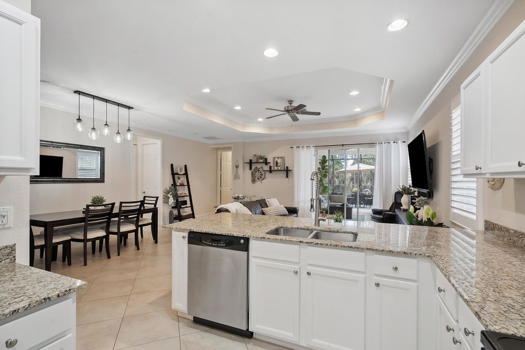 Под контрактом: $499,900 (3 спален, 2 ванн, 1774 Квадратных фут)