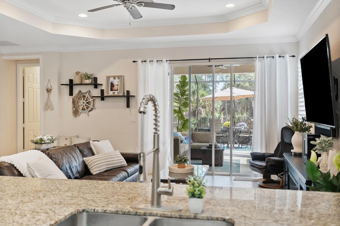 Под контрактом: $499,900 (3 спален, 2 ванн, 1774 Квадратных фут)