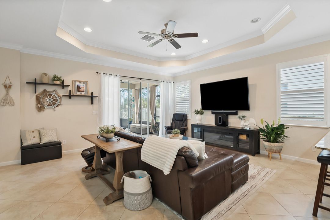 Под контрактом: $499,900 (3 спален, 2 ванн, 1774 Квадратных фут)