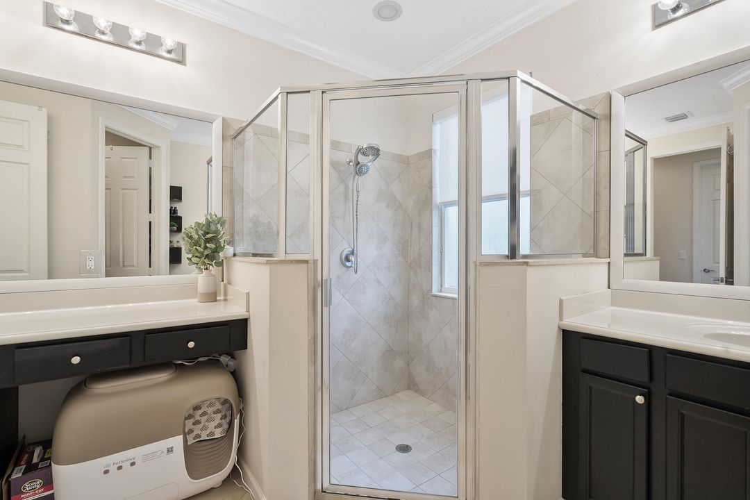 Под контрактом: $499,900 (3 спален, 2 ванн, 1774 Квадратных фут)