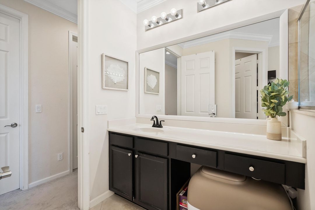 Под контрактом: $499,900 (3 спален, 2 ванн, 1774 Квадратных фут)