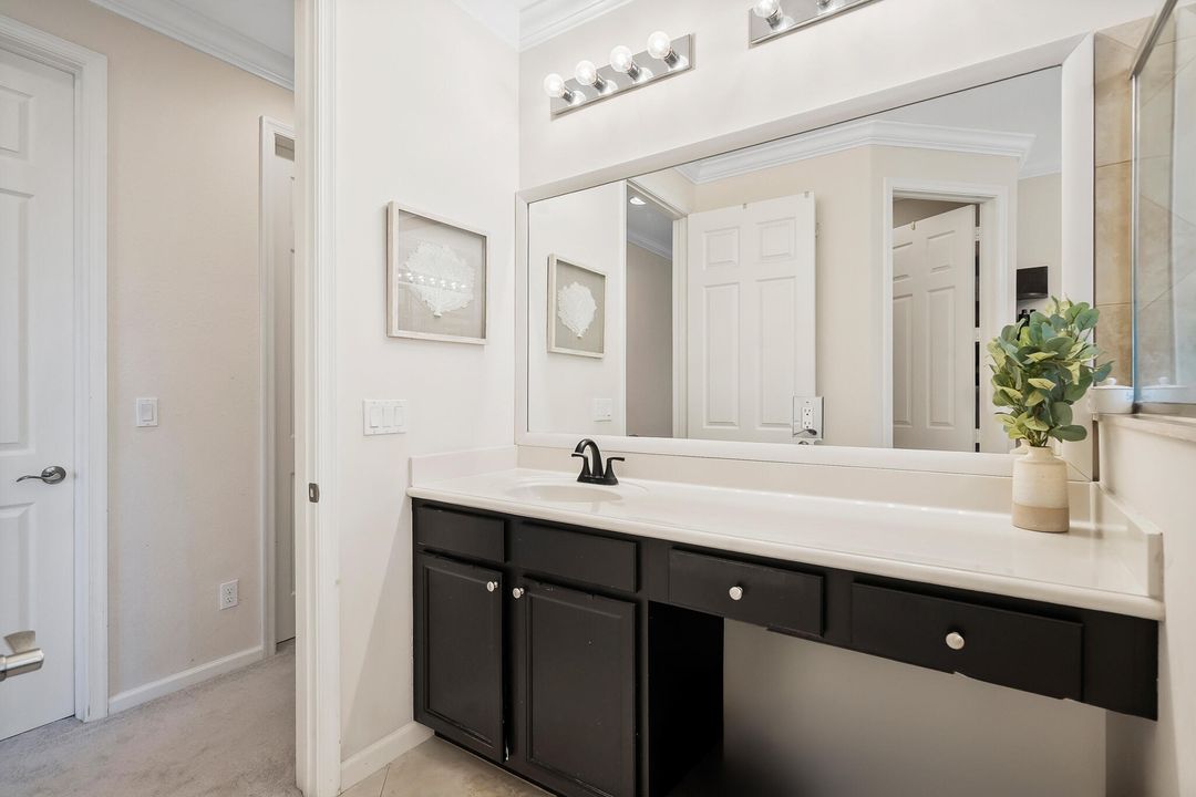 Под контрактом: $499,900 (3 спален, 2 ванн, 1774 Квадратных фут)