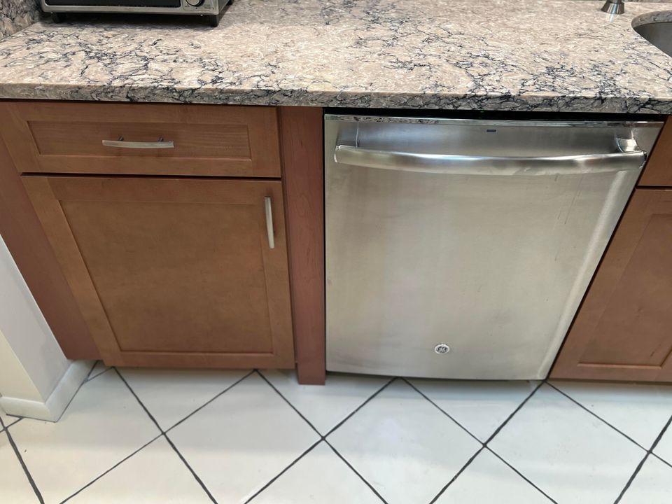 Activo con contrato: $3,300 (3 camas, 2 baños, 1469 Pies cuadrados)