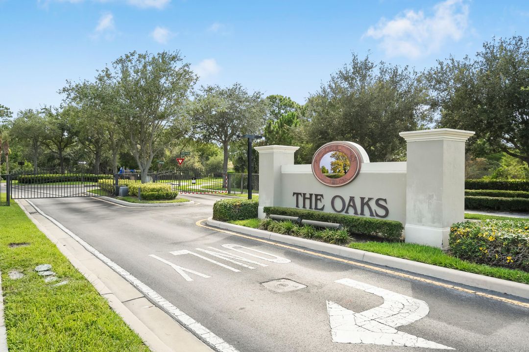 Под контрактом: $499,900 (3 спален, 2 ванн, 1774 Квадратных фут)