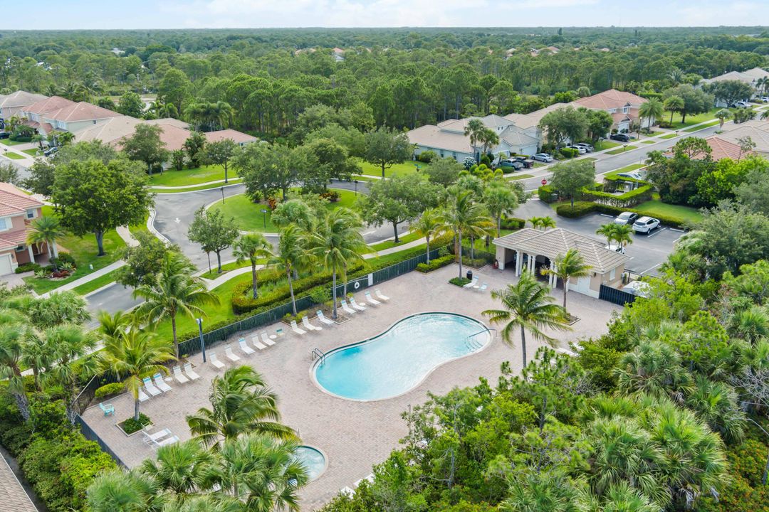 Под контрактом: $499,900 (3 спален, 2 ванн, 1774 Квадратных фут)