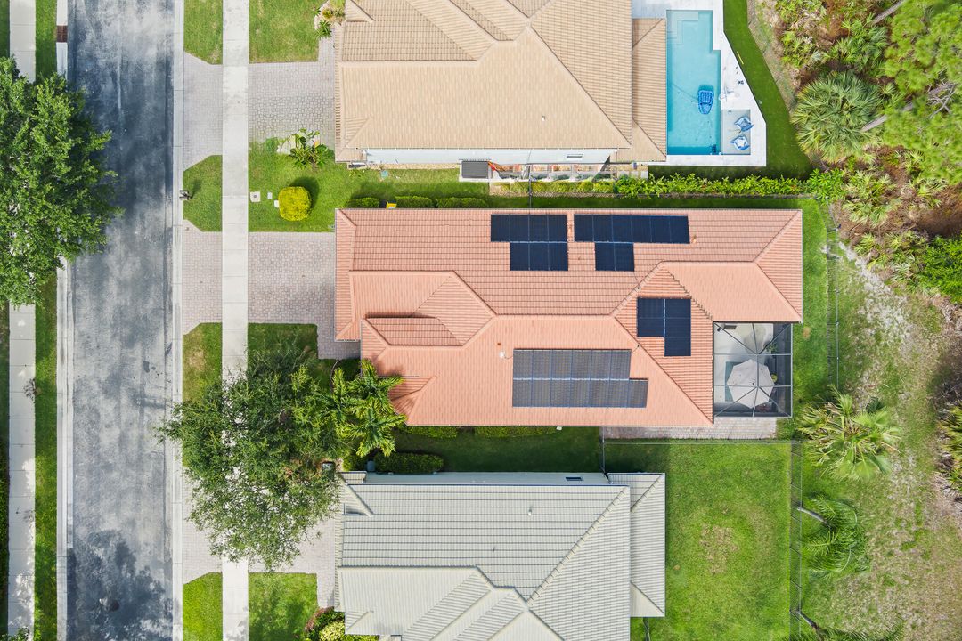 Под контрактом: $499,900 (3 спален, 2 ванн, 1774 Квадратных фут)