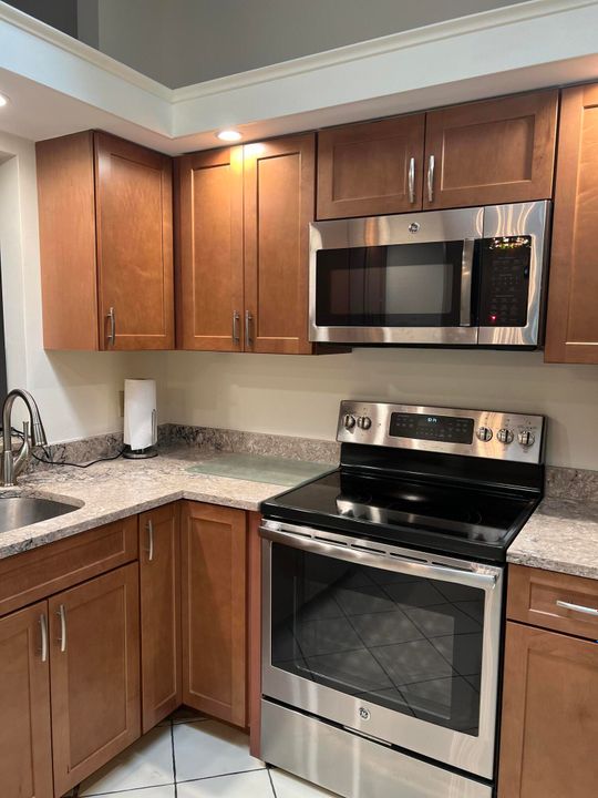 Activo con contrato: $3,300 (3 camas, 2 baños, 1469 Pies cuadrados)