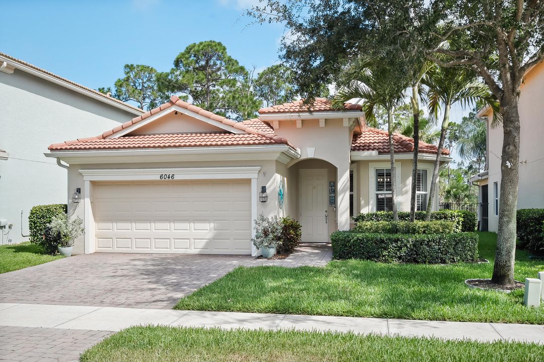 Под контрактом: $499,900 (3 спален, 2 ванн, 1774 Квадратных фут)