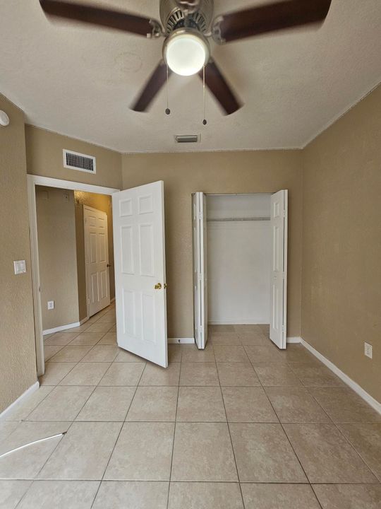 Activo con contrato: $2,000 (3 camas, 2 baños, 999 Pies cuadrados)