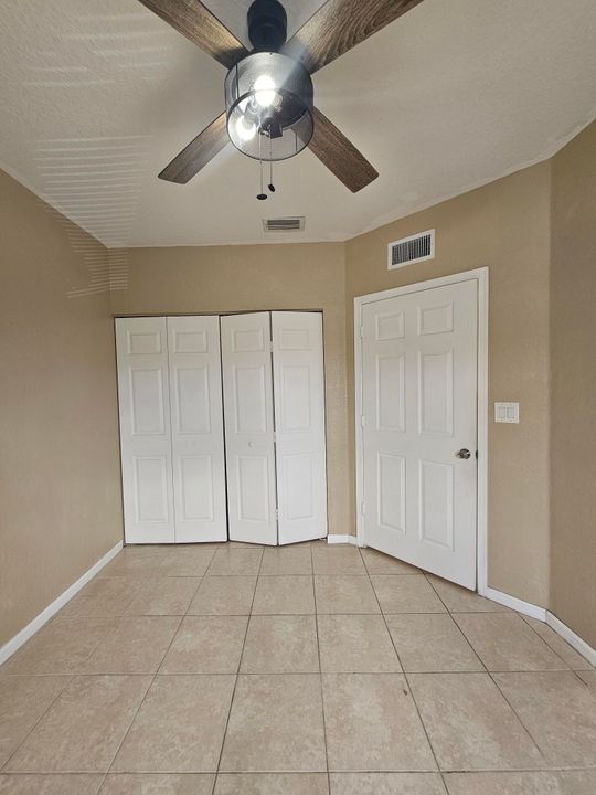 Activo con contrato: $2,000 (3 camas, 2 baños, 999 Pies cuadrados)