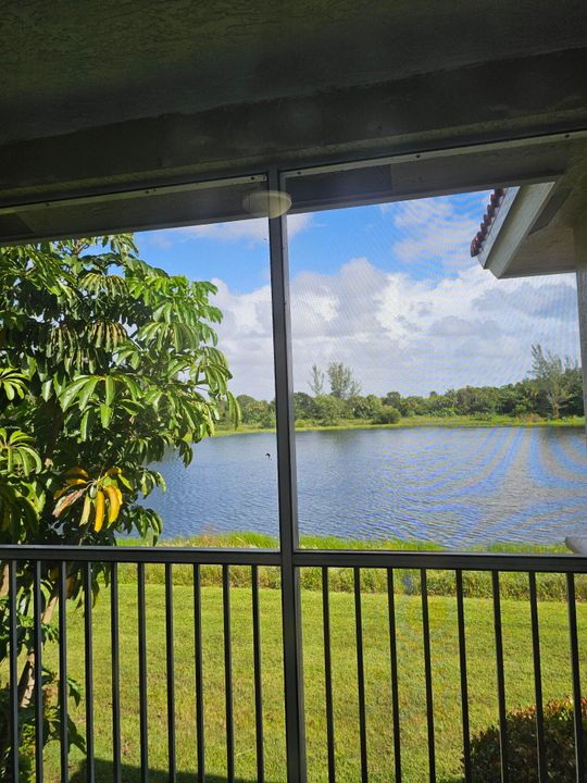 Activo con contrato: $2,000 (3 camas, 2 baños, 999 Pies cuadrados)