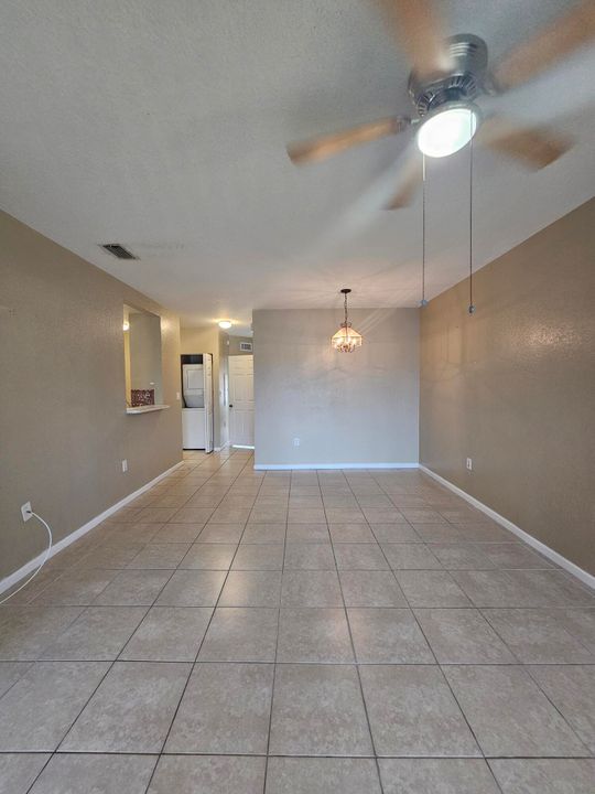 Activo con contrato: $2,000 (3 camas, 2 baños, 999 Pies cuadrados)