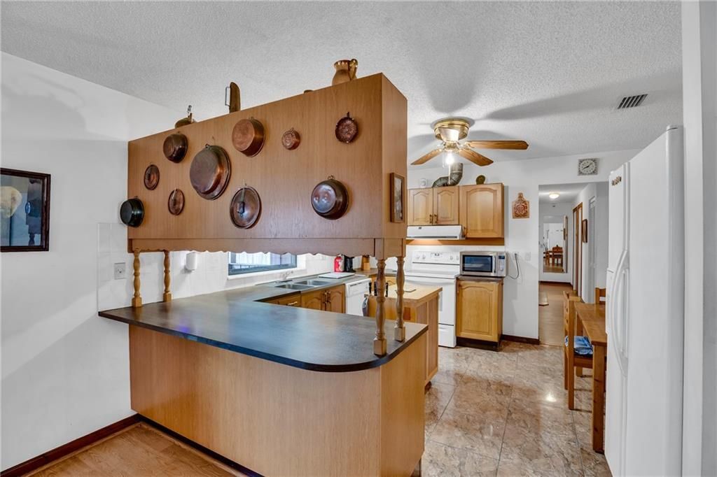 Activo con contrato: $340,000 (3 camas, 2 baños, 1753 Pies cuadrados)