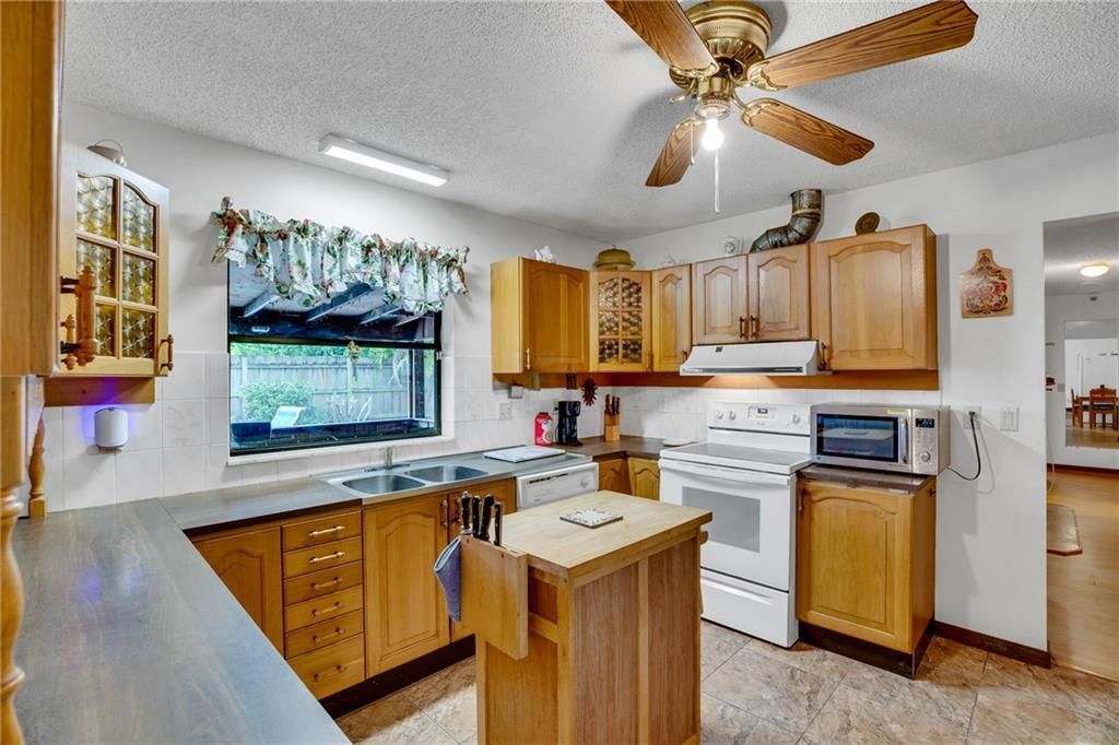 Activo con contrato: $340,000 (3 camas, 2 baños, 1753 Pies cuadrados)