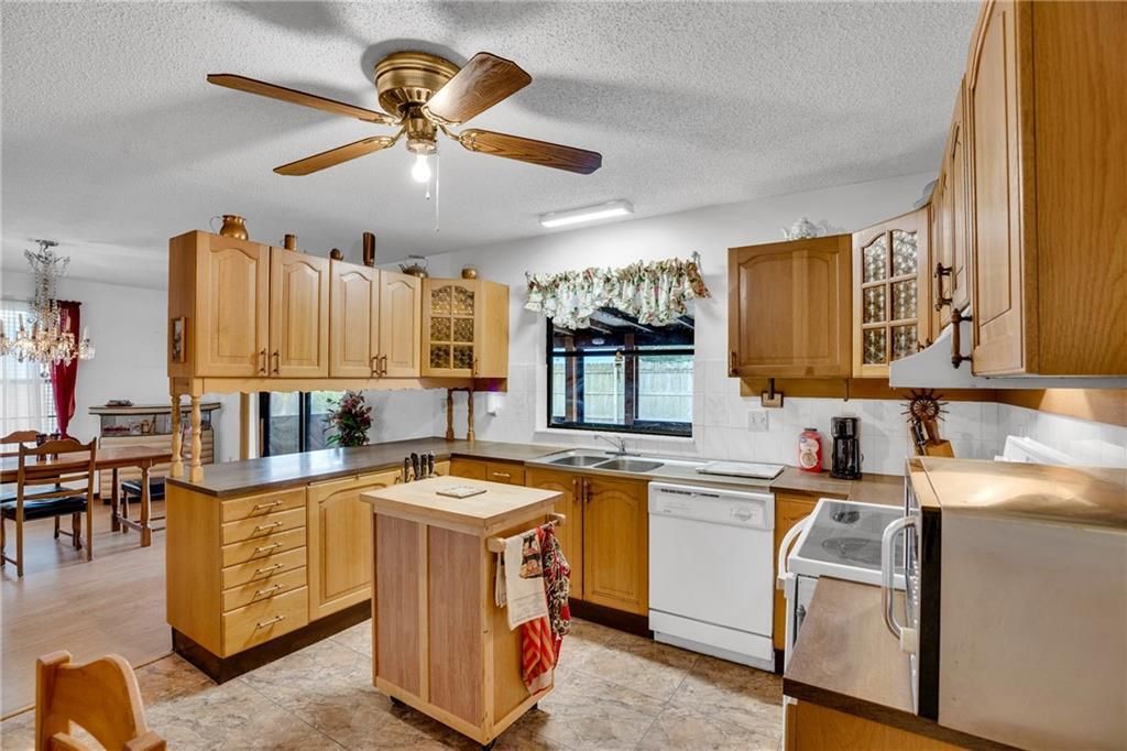 Activo con contrato: $340,000 (3 camas, 2 baños, 1753 Pies cuadrados)