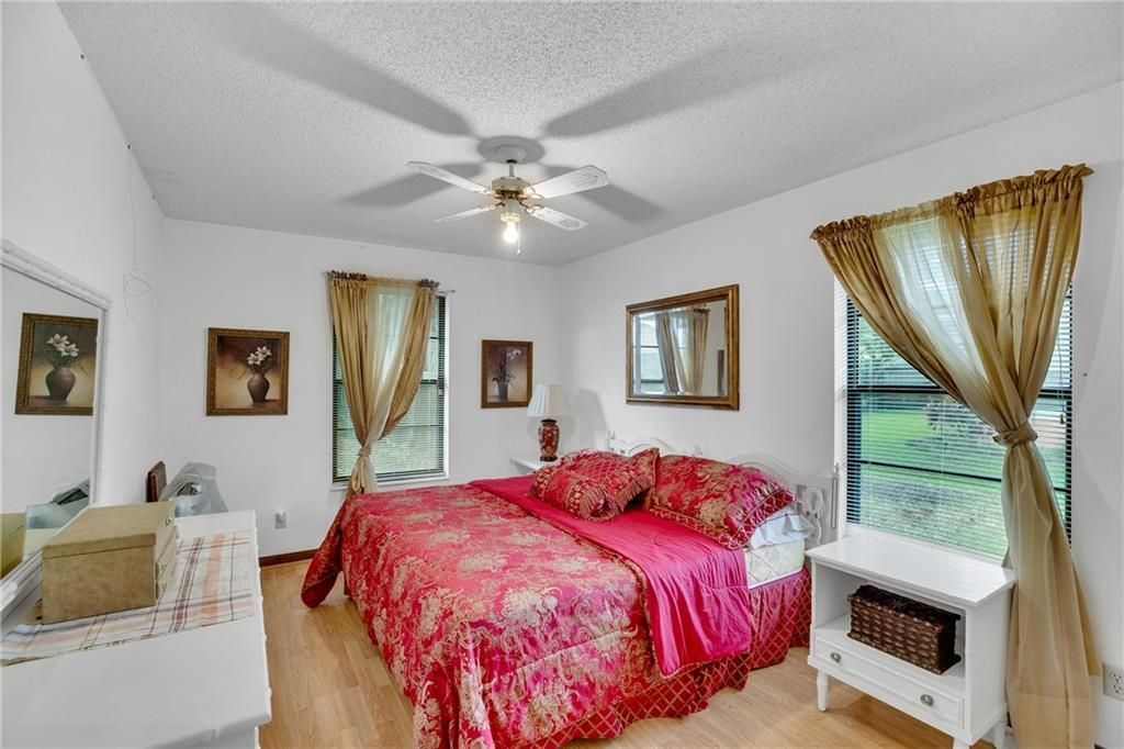 Activo con contrato: $340,000 (3 camas, 2 baños, 1753 Pies cuadrados)