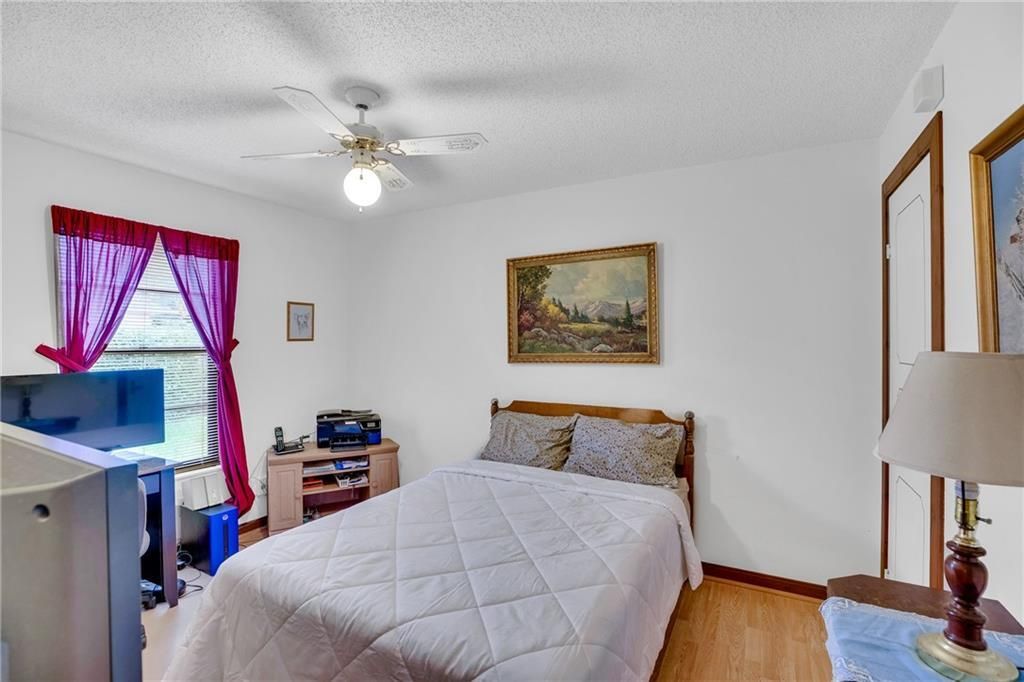 Activo con contrato: $340,000 (3 camas, 2 baños, 1753 Pies cuadrados)