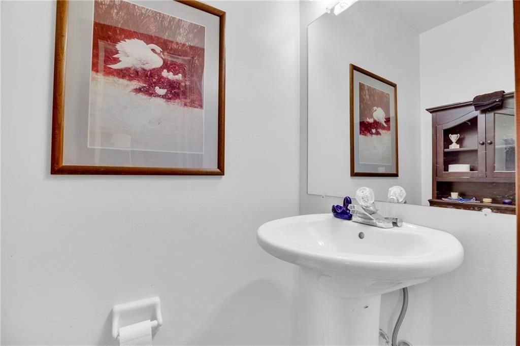 Activo con contrato: $340,000 (3 camas, 2 baños, 1753 Pies cuadrados)