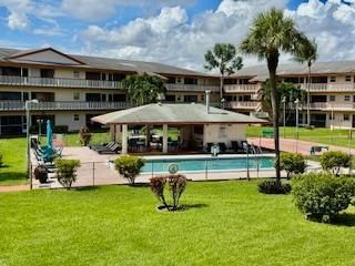 Active With Contract: $109,500 (2 beds, 2 baths, 968 Square Feet)