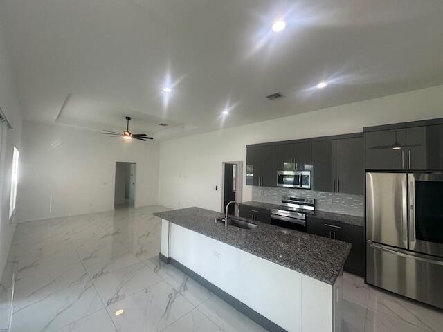 出租: $3,300 (4 贝兹, 3 浴室, 2236 平方英尺)