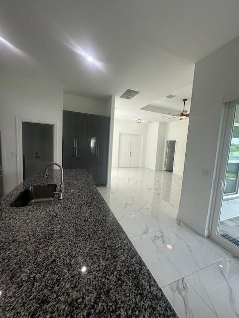 出租: $3,300 (4 贝兹, 3 浴室, 2236 平方英尺)