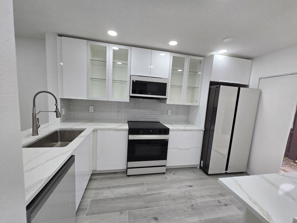 Recently Sold: $369,000 (2 beds, 2 baths, 1332 Square Feet)