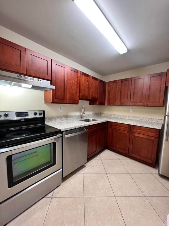 最近租的: $1,800 (2 贝兹, 2 浴室, 925 平方英尺)