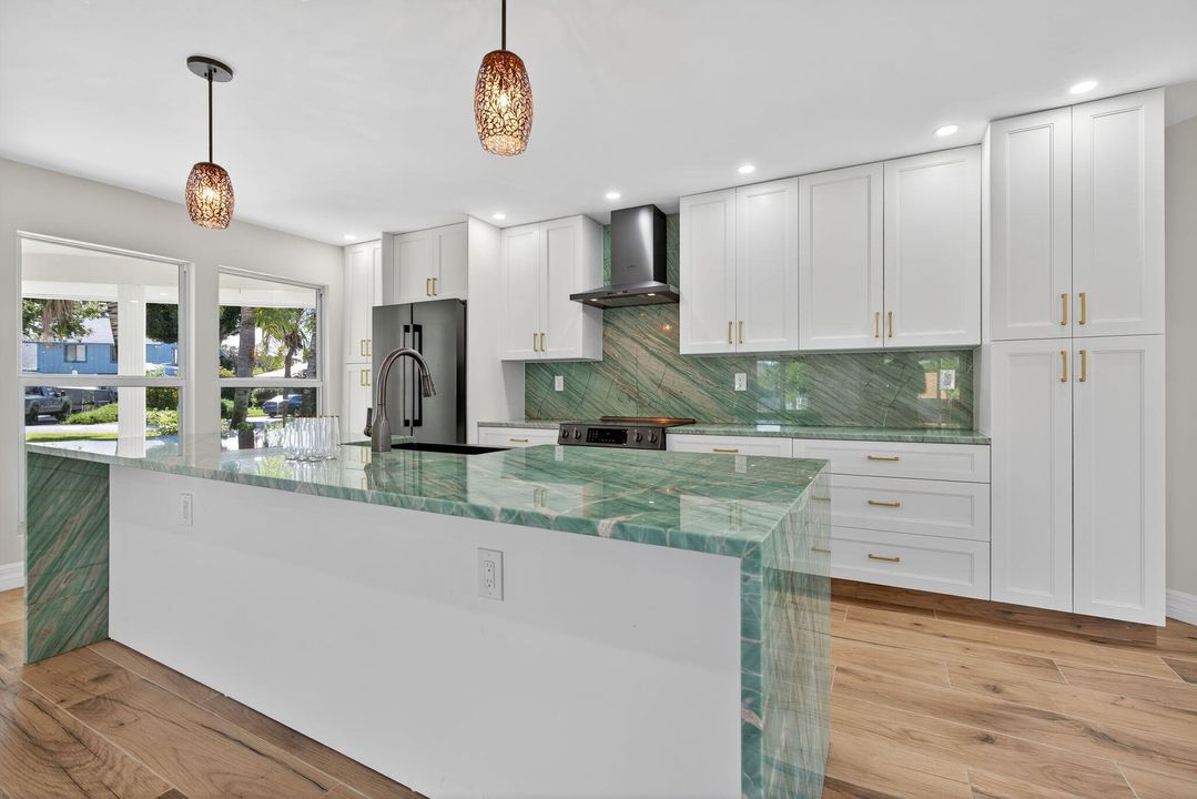 На продажу: $799,000 (3 спален, 3 ванн, 2150 Квадратных фут)