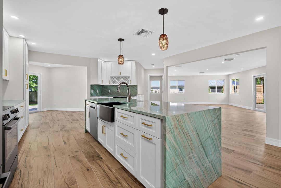 На продажу: $799,000 (3 спален, 3 ванн, 2150 Квадратных фут)