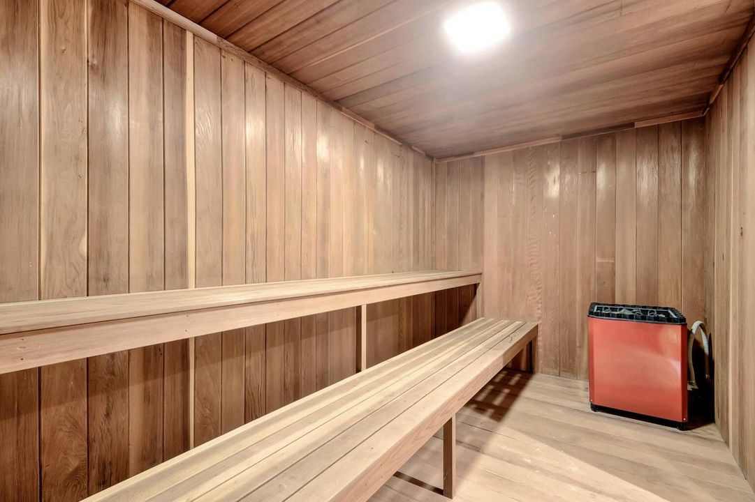 For Sale: $1,350,000 (2 beds, 2 baths, 1519 Square Feet)