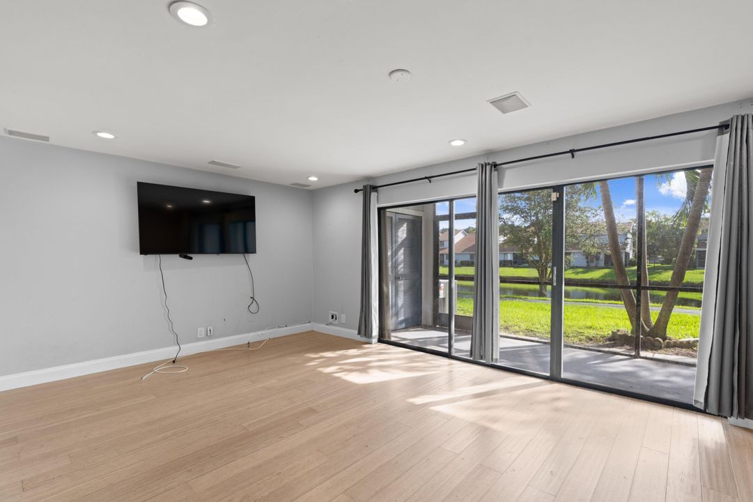 Active With Contract: $350,000 (3 beds, 2 baths, 1318 Square Feet)