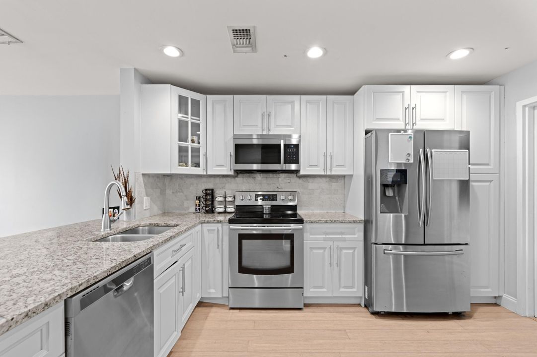 Active With Contract: $350,000 (3 beds, 2 baths, 1318 Square Feet)